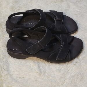CLARKS Sandals Springers Womens Size 7 Black Leather Adjustable Hook Loo…